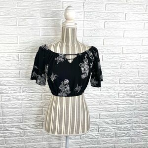 Kendall & Kylie Embroidered Floral Crop Top Black White Bell Sleeve Small